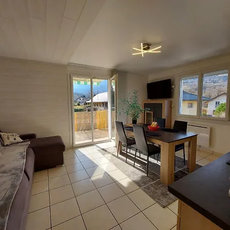Et Montagne: Spacious With Terrace Near St Jorioz Apartment